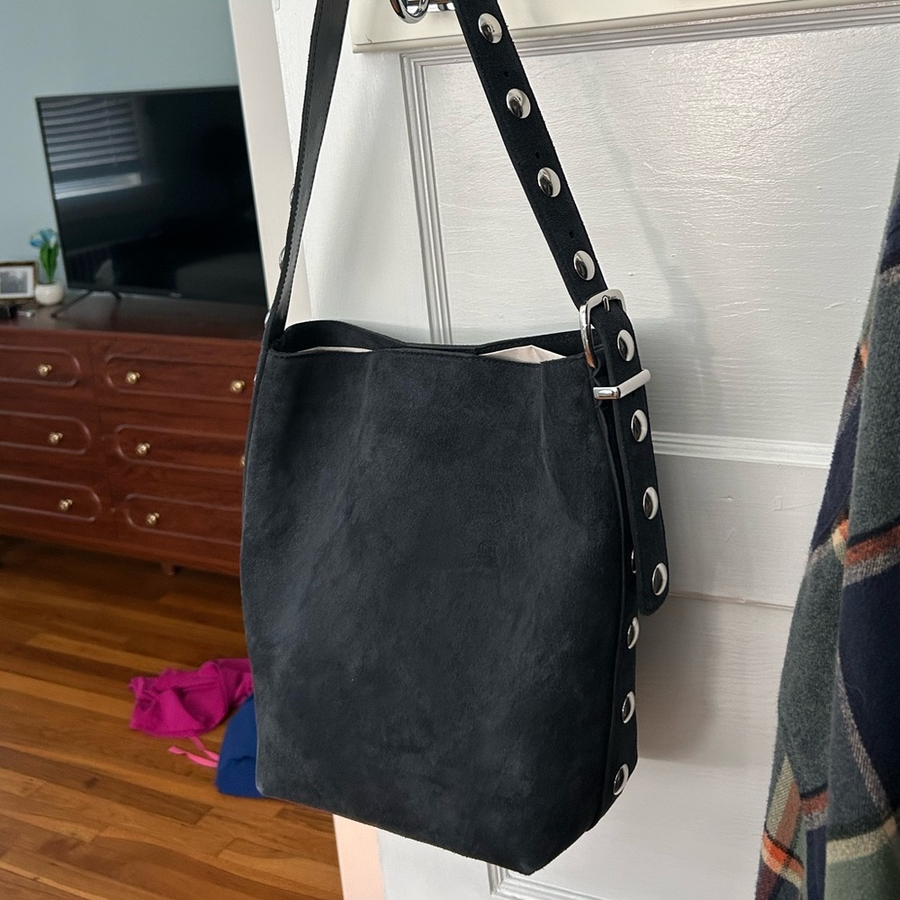 madewell essential bucket tote medium